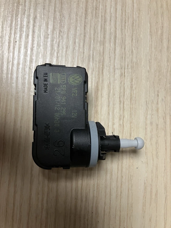 VWPolo 6R Stellmotor Scheinwerfer Links Original VW 5P0941295 - Bild 1 von 1