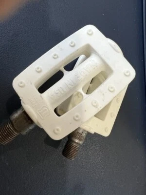 ! NOS UNION VINTAGE VIEJA ESCUELA BLANCO JUNIOR PEDALES PEQUEÑOS BMX 1/2" PEDALES BICICLETA Foto 1 de 4