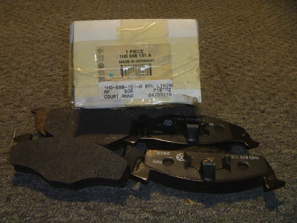 Juego de pastillas de freno de disco Volkswagen Golf GTI Jetta 1994-1996 1H0698151A OEM nuevo 1995 Foto 1 de 1