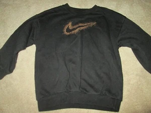Nike Sweater Boys Size 6-7, 116-122cm Black Swoosh Pullover 60% cotton 40% poly. - Picture 1 of 4