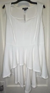 Ashley Stewart Größe 10/12 weiß ärmellos Rüschen High-Low Schößchen Damen Top neu mit Etikett - Bild 1 von 10