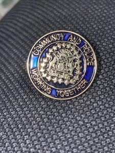 Calgary Police Service Canada Lapel Pin / Hat Pin - Picture 1 of 2