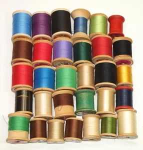 Vintage Lot 31 WOODEN THREAD SPOOLS Various Colors Coats & Clarks Star - Picture 1 of 2
