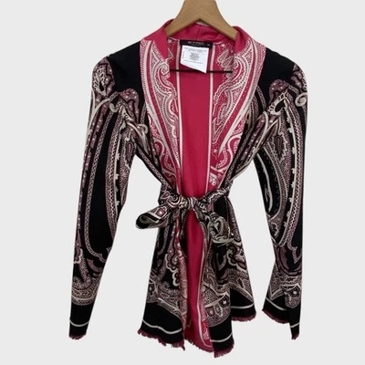 ETRO Rosa Negro Paisley Bufanda Estampado Seda Flecos Abiertos Ribete Chaqueta con Cinturón Foto 1 de 4