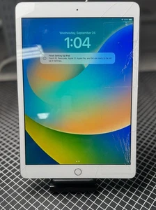 Apple iPad 7.ª generación 10,2" 2019 Wi-Fi (A2197) | Plateado | 128 GB PARA REPUESTOS paquete - Imagen 1 de 14