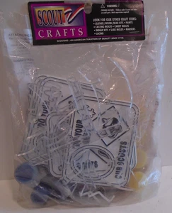 BOY SCOUTS OF AMERICA #17214 PHOTOI HOLDER CRAFT KIT TO MAKE 8 PHOTO ORNAMENTS - Picture 1 of 2