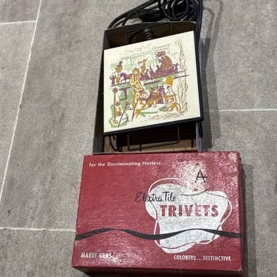 Remaches de azulejos eléctricos vintage años 70 hierro fundido - tema Mardi Gras Foto 1 de 3