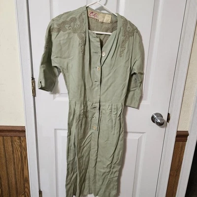 Lápiz abotonado de lino bordado verde irlandés Carlye Moygashel años 50 de colección Foto 1 de 4