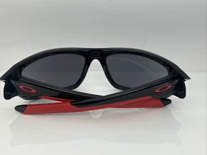 Authentic OAKLEY VALVE OO9236-22 Matt Black Red - Gray Lens 60MM Sunglasses - Picture 1 of 16