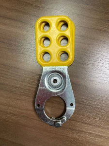 MASTER LOCK No. Aspi de tijera de bloqueo de seguridad amarillo 424 - Imagen 1 de 3