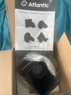 Caño de pared de latón Atlantic Water Gardens Verona con placa cuadrada (WSV-S) Foto 1 de 2