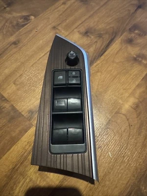 Interruptor de ventana maestra del conductor Toyota Sienna 2020-2024 OEM 84040-0E130 madera Foto 1 de 3