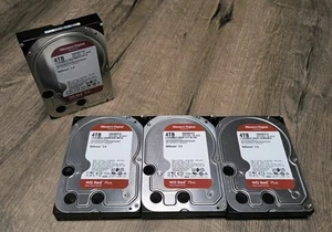 ⭐ 4 x 4 TB SATA NAS Festplatte Western Digital WD Red Plus WD40EFZX ✅TOP ZUSTAND - Afbeelding 1 van 5