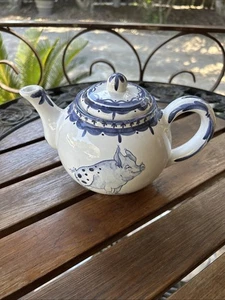 Blau-weiße Porzellan Teekanne mit Schwein Design - Bild 1 von 5
