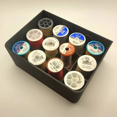 Organizador de hilo para coser tiene capacidad para 12 carretes de hilo  Foto 1 de 4