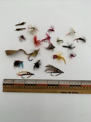 Vintage Estate Set of 19 Fly Fishing Flies - Image 1 of 4
