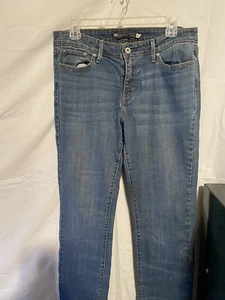 Levi's Women's  Slight Curve Straight Leg Classic Rise Jeans Size 14/32 - Picture 1 of 3