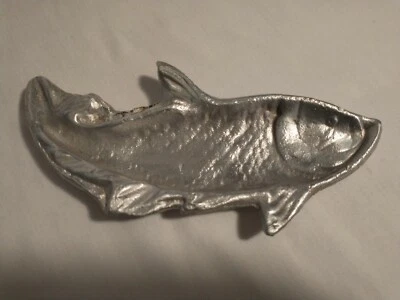 "Bandeja de pescado de aluminio fundido anillo bandeja plato de monedas 7"" de largo hermoso metal"  Foto 1 de 3