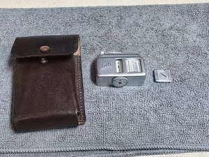 Gossen Sixti Shoe Mount Light Meter * VERY NICE * W/ CASE - Picture 1 of 6