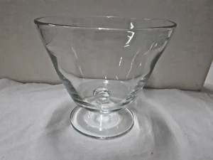 "Vintage Crystal Trifle Bowl: Elegant Serving Dish for Delectable Desserts!" - Picture 1 of 5