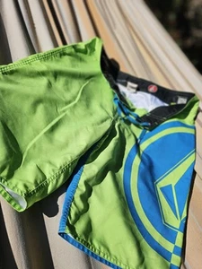 Volcom Mod Tech Sunriser Shorts Mens Size 32 Blue Green Surfer Beach NEW - Picture 1 of 3