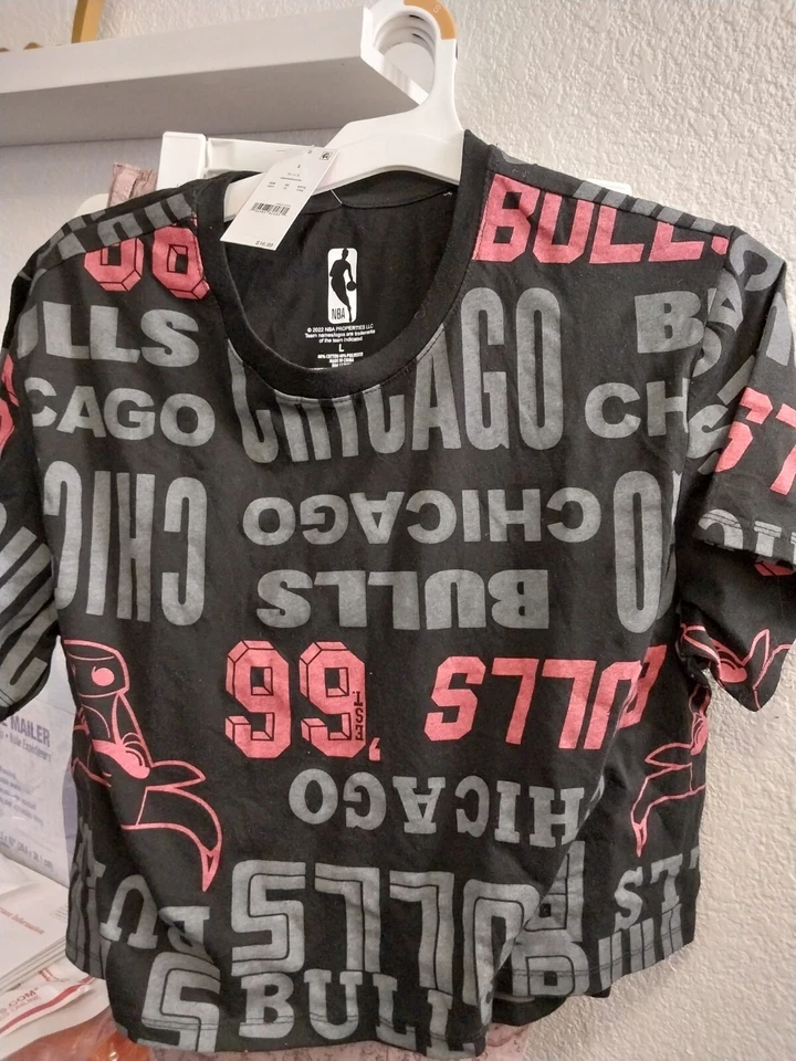 NBA Chicago Bulls girl's cropped midriff cutoff T-shirt size Large