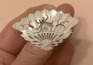 Carved Mother Of Pearl Open Fan Brooch Lapel Pin - Picture 1 of 3