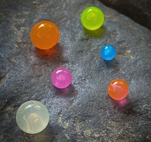 Body Jewelry Replacement Parts - 10pk Glow in the Dark Threaded Balls - Picture 1 of 9