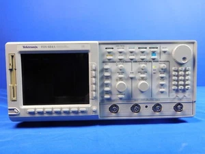 Osciloscopio digital Tektronix TDS564A 1 GHz *13-1F-2F* - Imagen 1 de 7