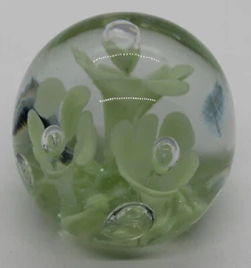 VINTAGE GLASS PAPERWEIGHT MAUDE BOB ST. CLAIR LT GREEN TRUMPET FLOWERS BUBBLES - Picture 1 of 4
