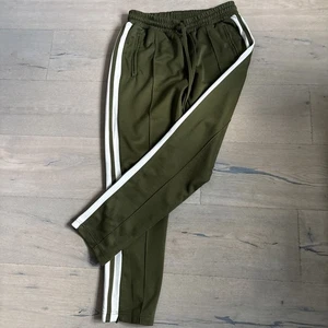 Love Stories Trainingshose Sport Homewear Oliv Creme Gr. M Top - Bild 1 von 5