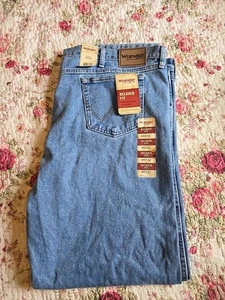 NWT Wrangler Relaxed Fit Straight Leg Men's Big & Tall Blue Jeans - Size 48 x 32 - Picture 1 of 7