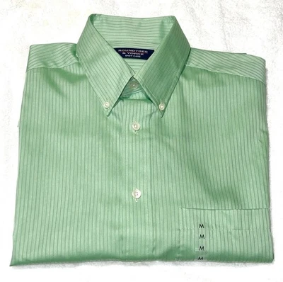 Roundtree Yorke Men’s Medium Green Short Sleeve Button Down Easy Care Shirt NWT - Image 1 of 4