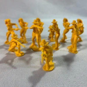 Vintage Wild West Cowboys & Native American figure di plastica 1960 giallo LOTTO di 11 - Foto 1 di 7