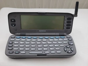 TELÉFONO MÓVIL COMUNICADOR NOKIA 9000 DE COLECCIÓN (1996) - SIN PROBAR - UTILERÍA DE TV/PELÍCULA? - Imagen 1 de 16