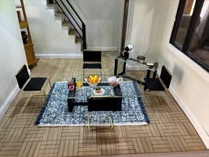 Juego de comedor miniatura de cuero negro para casa de muñecas, 5 piezas de Warren Richardson - Imagen 1 de 7