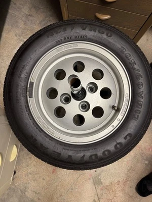 Ford Capri Kaseloch Felge + Good Year Reifen neu  ORIGINAL - Bild 1 von 4