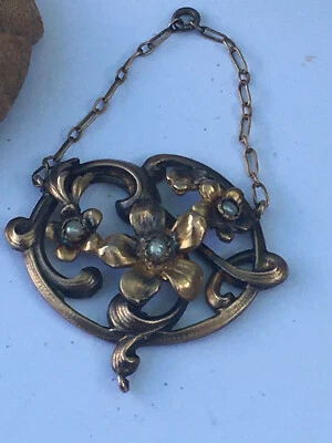ANCIEN PENDENTIF PLAQUE OR ART NOUVEAU FLEURS CM A RESTAURER - Photo 1/4