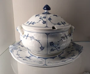 Royal Copenhagen Musselmalet alrededor de 1900 sopa-terrina # 223 en Presentoir # 226 - Imagen 1 de 24