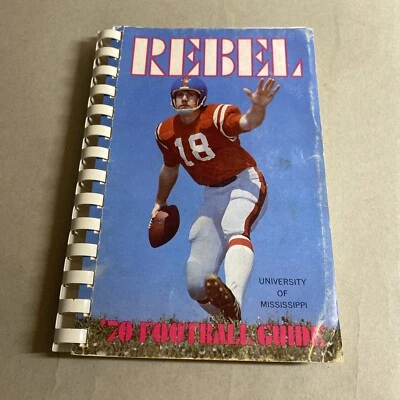 Football History: 1970 Rebel University of Mississippi Football Guide / MOB Foto 1 de 4