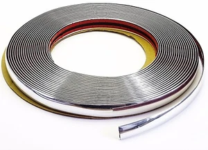 Modanatura cromata 15m x 20mm autoadesiva universale auto cromo contorno listello - Foto 1 di 4