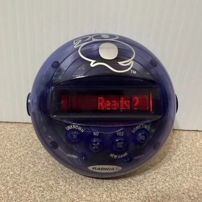 Radica 20Q 20 Questions 2003 juego electrónico portátil rojo leer como está/piezas Foto 1 de 3