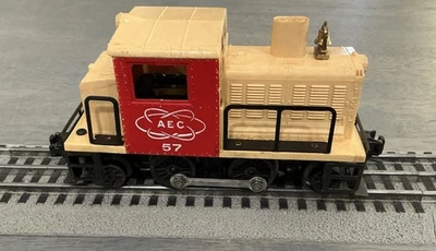 Postwar Lionel #57 Atomic Energy Commission Vulcan Switcher 1959-60 Runs AEC - Image 1 of 4