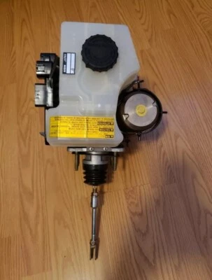 Bomba ABS Cilindro maestro de refuerzo de freno para Toyota 4Runner 2003-2005 4x4 Foto 1 de 4