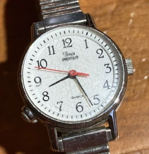 Reloj Timex Indiglo para dama correa elástica de acero inoxidable funciona con batería nueva BC - Imagen 1 de 6