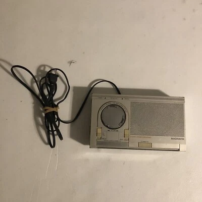 Magnavox Electronic Clock Radio D-3090 2 Band Receiver Slumber Repeat gs3090n - Image 1 of 4