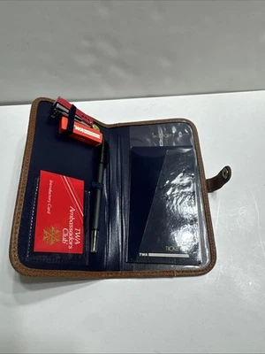 Carpeta billetera de escritura TWA vintage con bloc de notas/pluma/grapadora Foto 1 de 4
