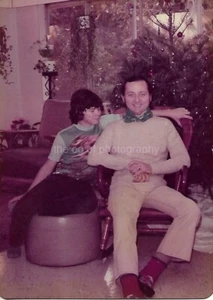 1970's NECK SCARF MAN Boy FOUND PHOTO Color ORIGINAL Snapshot VINTAGE 55 53 H - Picture 1 of 1