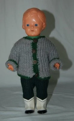 OK Kader B 3513 Kunststoff Puppe - 33 cm - Handgelenke beweglich Strickjacke - Bild 1 von 4