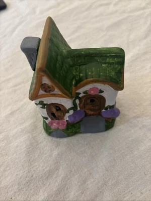 Estatuilla miniatura de casa de jardín de hadas techo verde flores resina decoración de cabaña Foto 1 de 4